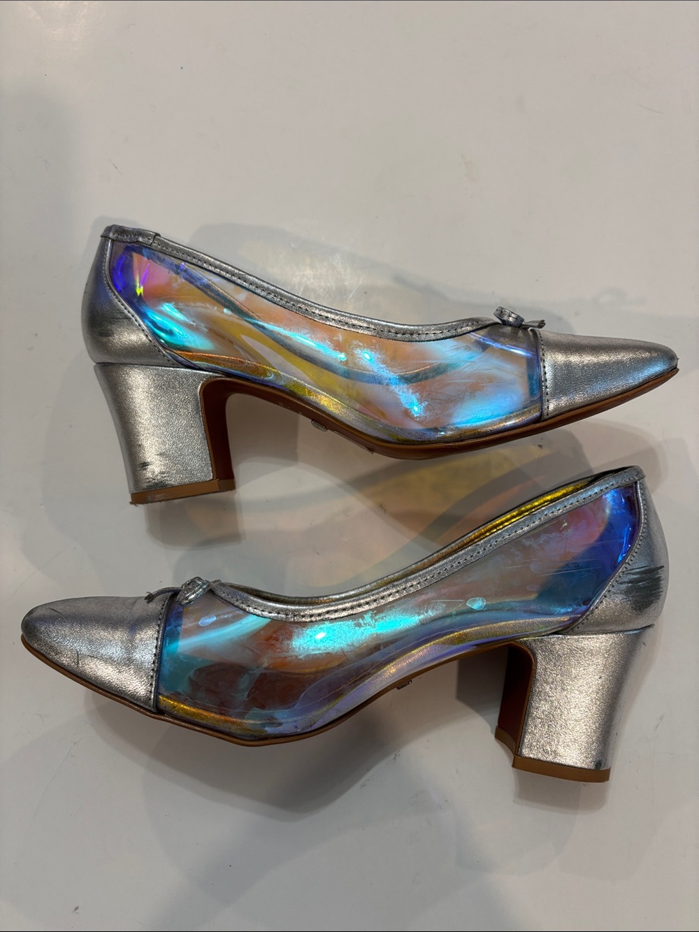 L'INTERVALLE Iridescent Block Heel Pumps Silver Holographic Bow Size 7 Chic - Picture 8 of 14